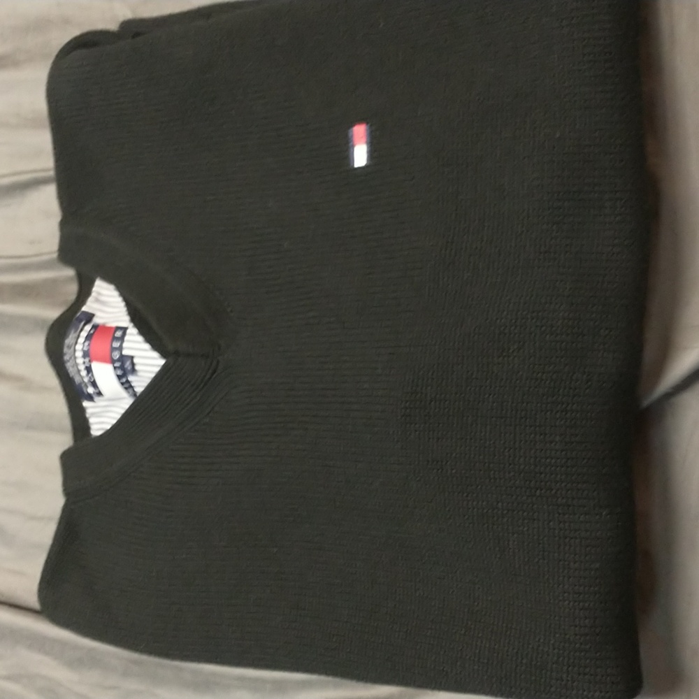 Mens Hilfiger size LG sweater